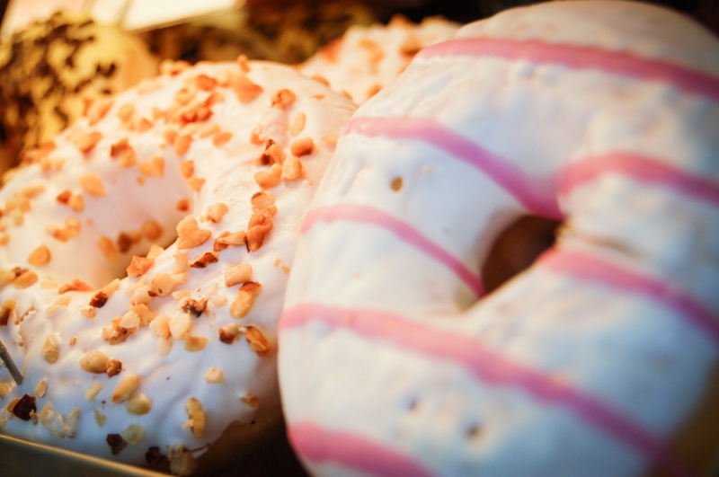 patisserie-BOUYON-min_donuts_sweets_pastries_pastry_shop_cake_cakes_bakery_eating-987656